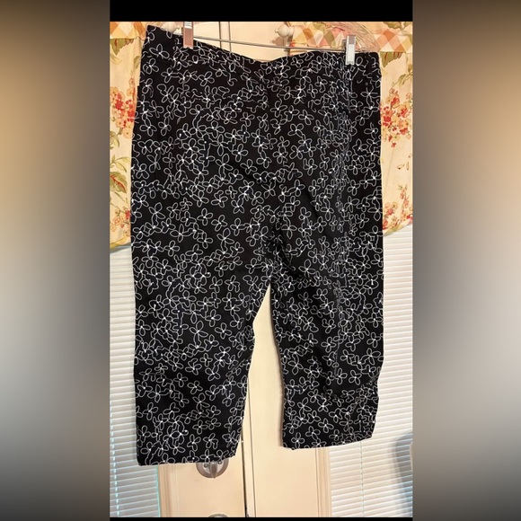 Capris #6008 - Picture 2 of 5